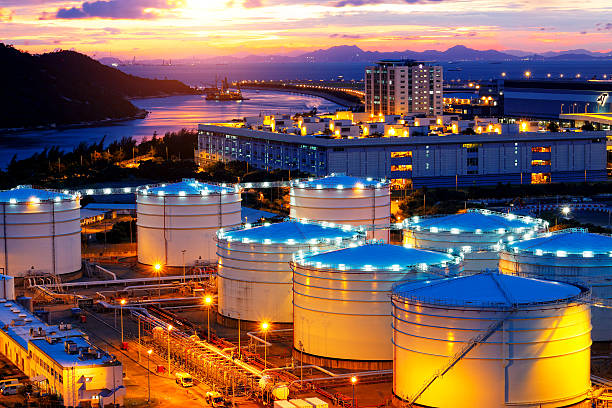 oil tank at night oil tank at night oil refinery stock pictures, royalty-free photos & images