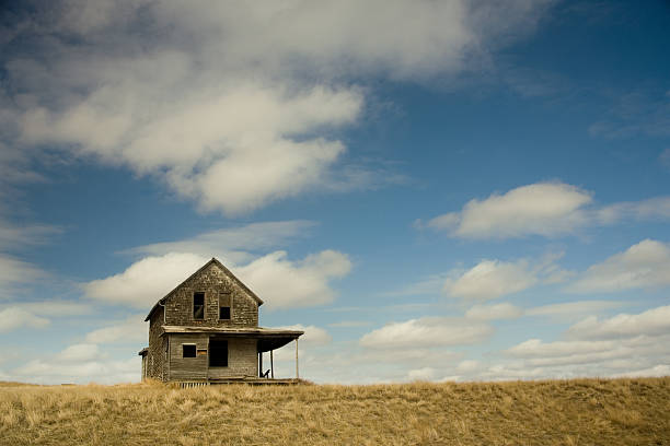 old house with space old house on grassy hill with lots of blue sky abandoned stock pictures, royalty-free photos & images