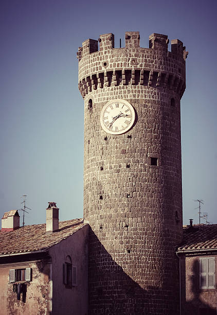 old medieval tower - bagnaia 個照片及圖片檔