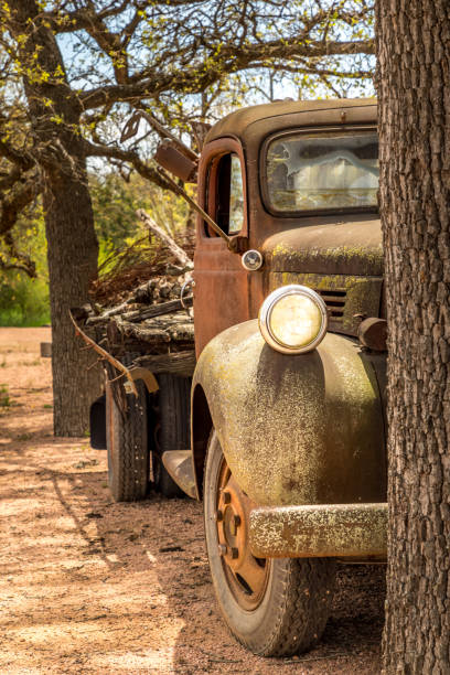 Old rusty truck and an old abandoned barn Old rusty truck and an old abandoned barn jerome arizona stock pictures, royalty-free photos & images
