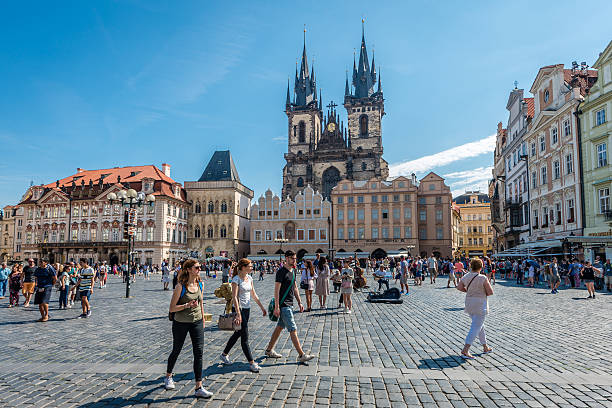 prague old town square ile ilgili gÃ¶rsel sonucu