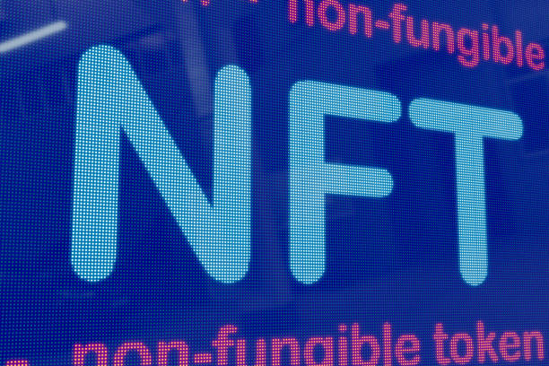 NFT (jeton non fongible) sur un écran LED bleu