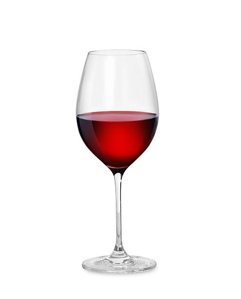 หนึ่งคริสตัลโกเบิลที่เต็มไปด้วยไวน์แดงครึ่งทาง - ไวน์ เครื่องดื่มแอลกอฮอล์ ภาพสต็อก ภาพถ่ายและรูปภาพปลอดค่าลิขสิทธิ์