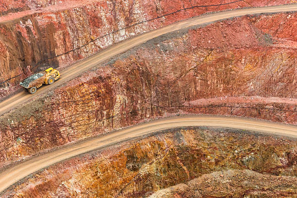 Open Cut Gold Mine Open Cut Gold mine, with Haul truck driving up road, located in Cobar NSW AustraliaOpen Cut Gold mine, located in Cobar NSW Australia gold mine stock pictures, royalty-free photos & images