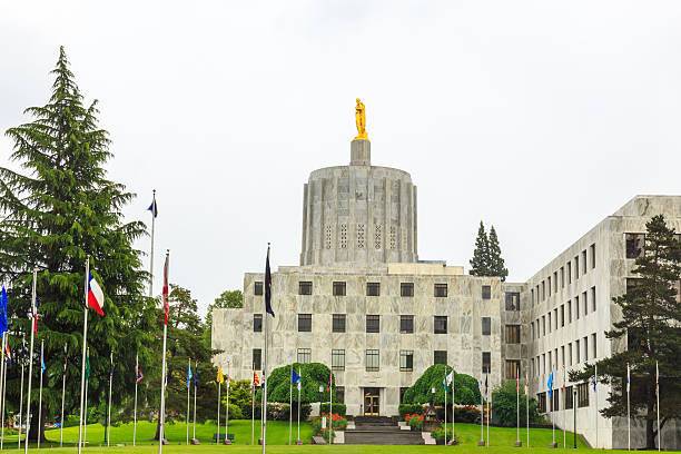 Oregon Capitol Building The Oregon Capitol Building in Salem Oregon shows the pioneer statue atop the capitol. oregon state capitol stock pictures, royalty-free photos & images