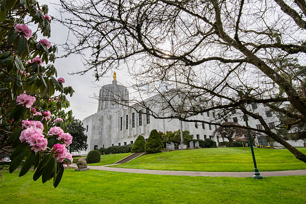 Oregon State Capital Building State Capital Building in Salem Oregon oregon state capitol stock pictures, royalty-free photos & images