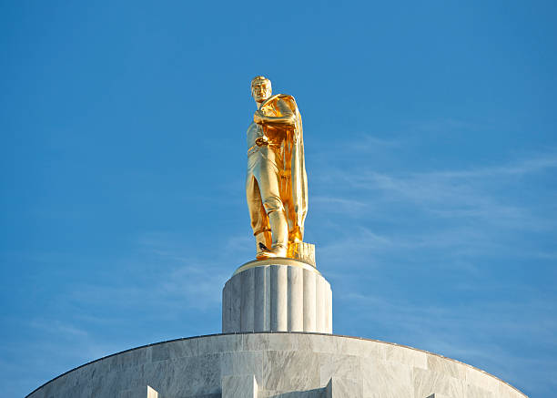 Oregon State Capitol Pioneer Man Salem Close-up Blue Sky The Gold Leaf statue on top of the Oregon State Capitol building. Known as the Oregon Pioneer. oregon state capitol stock pictures, royalty-free photos & images
