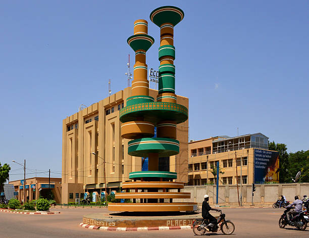 ouagadougou, burkina faso: rond-point des cineastes - burkina faso photos et images de collection
