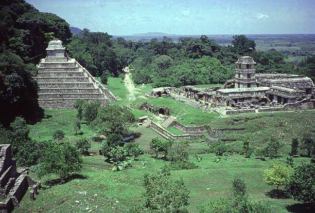 Paisajes de México Overview-pyramid-mayan-ruins-edge-of-jungle-palenque-tabasco-mexico-picture-id479594666?k=20&m=479594666&s=612x612&w=0&h=Z-hZo5ifWd86cQdflKb_7mhLPIVn3EhDWtYISjq4L_g=