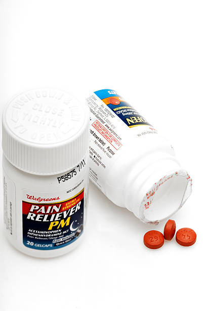pain reliever pills - två burkar piller bildbanksfoton och bilder