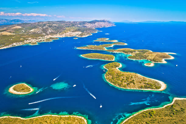 pakleni otoci segling destination arcipelago flygfoto - skärgård bildbanksfoton och bilder