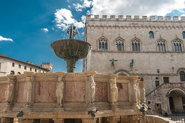palazzo dei priori in piazza iv novembre (perugia, italy) - perugia foto e immagini stock