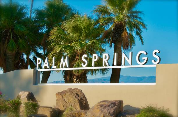 Palm springs welcome sign The welcome to Palm Springs sign on highway 10 palm springs california stock pictures, royalty-free photos & images
