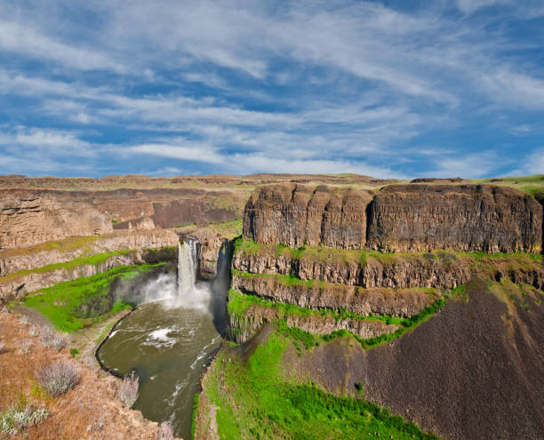 Palouse Falls At the end of the last ice age, the great Missoula Flood swept across eastern Washington leaving the unique scablands we see today. Palouse Falls, 198 feet high, remains as one of the magnificent remnants of the flood. As of February 12, 2014, Palouse Falls was named as Washington State's official waterfall. The powerful waterfall is on the Palouse River, a few miles upstream from its confluence with the Snake River.  This view was captured from Palouse Falls State Park, Washington State, USA. jeff goulden waterfall stock pictures, royalty-free photos & images