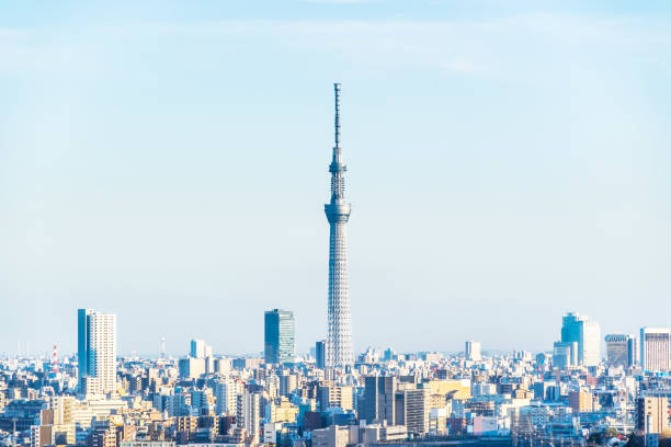 近代的な市街のパノラマ スカイライン全景王子、東京スカイツリー台東・墨田エリア、新幹線東京の青い空の下で - スカイツリー ストックフォトと画像