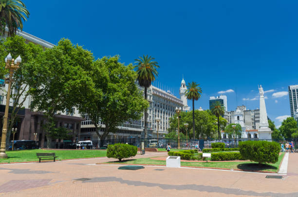 panoramic photo of plaza de mayo (plaza de mayo) famous tourist spot in the city of buenos aires - argentina. - argentina palacio do govern imagens e fotografias de stock