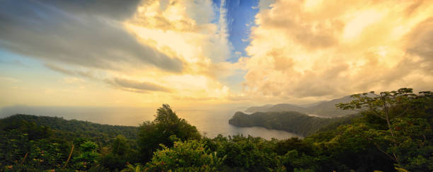 panorama-aufnahme des karibischen sonnenuntergang über maracas lookout und ozean - tobago stock-fotos und bilder
