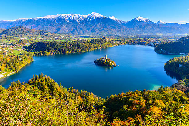 panoramiczny widok na jezioro bled z mt. osojnica, słowenia - słowenia zdjęcia i obrazy z banku zdjęć