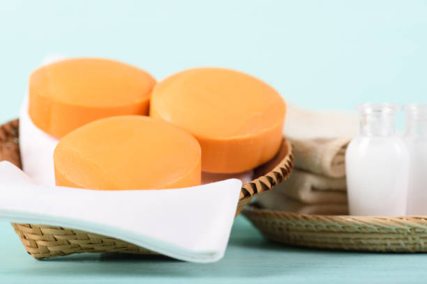 spa de jabón de papaya - papaya soap fotografías e imágenes de stock