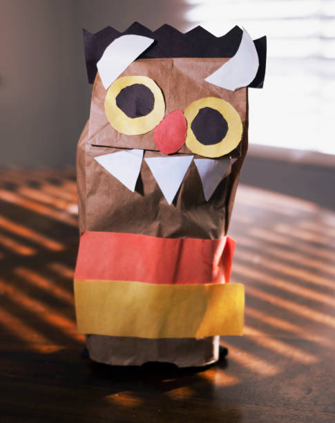 paper bag puppet - paper bag craft imagens e fotografias de stock