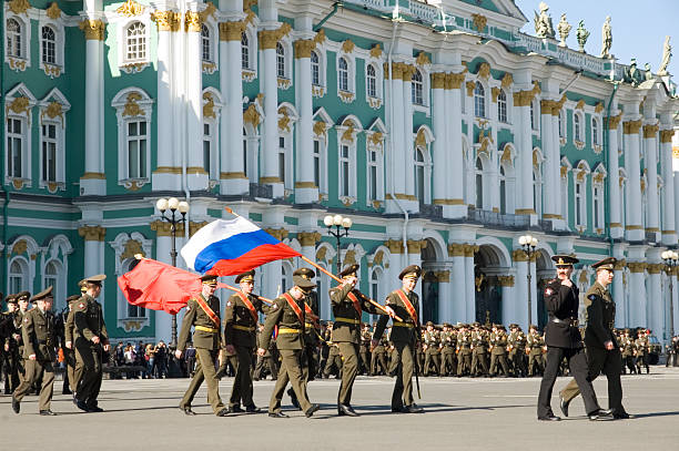 парад в честь день победы 9 мая, санкт-петербург - russian army стоковые фото и изображения