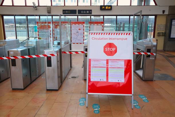 Paris railway industrial action Closed RER train station in Paris, France. Public transportation in December 2019 was disrupted by transportation worker strikes. rough endoplasmic reticulum stock pictures, royalty-free photos & images