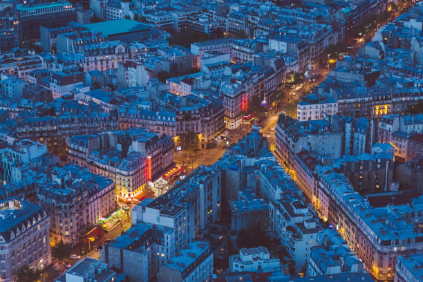 paris streets at evening - paris night imagens e fotografias de stock