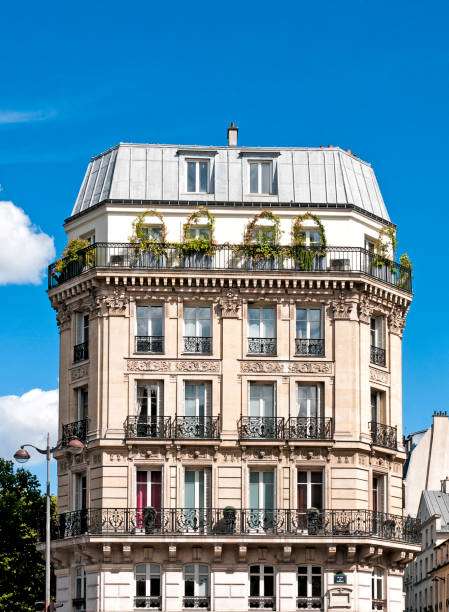 façade typique du logement parisien - immeuble paris photos et images de collection