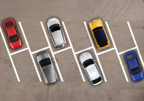 parkplatz mit diagonalgeparkten autos, die abstand halten - parkfläche stock-fotos und bilder