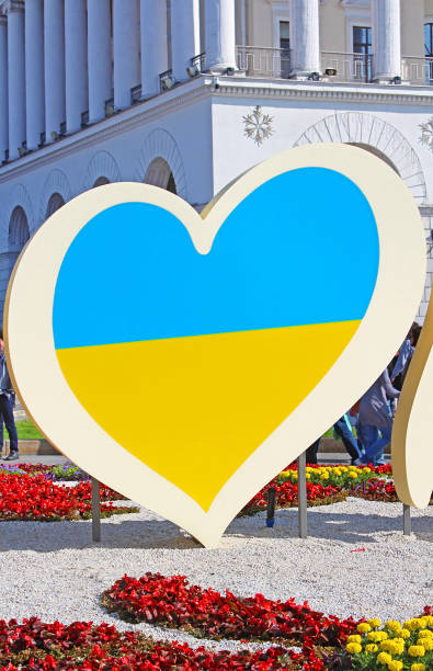 часть официального логотипа евровидения 2017 на майдане незалежности (площадь независимости) - ukraine eurovision стоковые фото и изображения