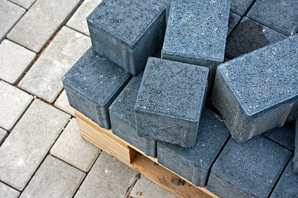 Paving stones Paving stones on wooden pallet construction material stock pictures, royalty-free photos & images