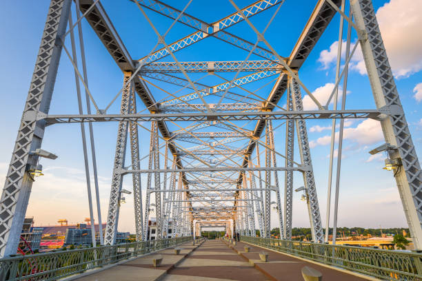 Pedestrian Bridge in Nashville, TN, USA John Seigenthaler Pedestrian Bridge in Nashville, Tennessee, USA. cumberland river stock pictures, royalty-free photos & images
