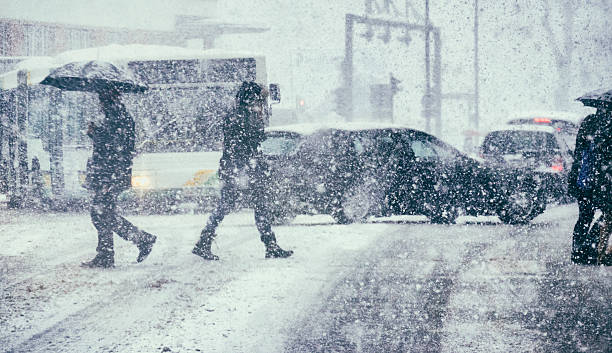 pedestrians and traffic on a winter day - blizzard stok fotoğraflar ve resimler