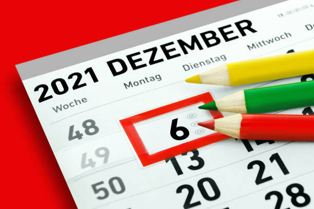 3 pencils red green yellow and German calendar 2021 December 6  and weekdays 3 pencils red green yellow and German calendar 2021 December 6  and weekdays alternative for germany stock pictures, royalty-free photos & images