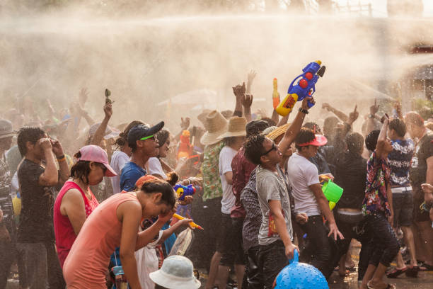 people celebrate in songkran festival day - chiang mai stad stockfoto's en -beelden