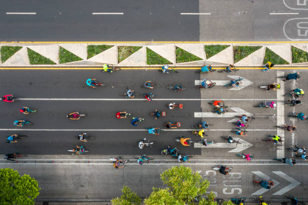 people cycling in the street. mexico city - trilhos pedestres imagens e fotografias de stock