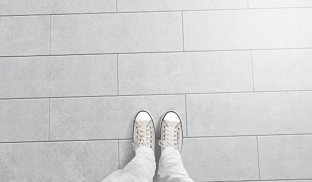 person taking photo of his foots stand on blank floor - pes imagens e fotografias de stock
