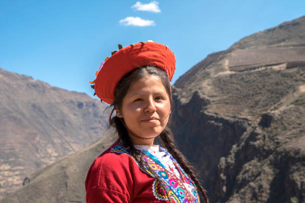 Peruvian Woman Portrait Peruvian Woman Portrait peru woman stock pictures, royalty-free photos & images