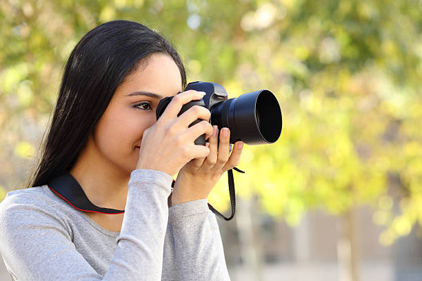 Photograph woman learning photography in a park Photograph woman learning photography in a park happy with a green unfocused background hot middle eastern girls stock pictures, royalty-free photos & images