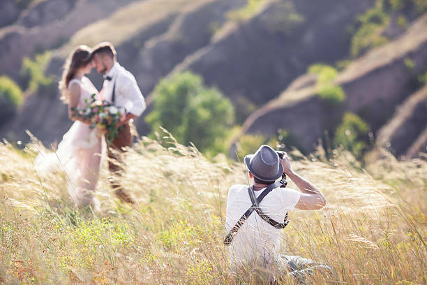 photographe en action  - photographe mariage photos et images de collection