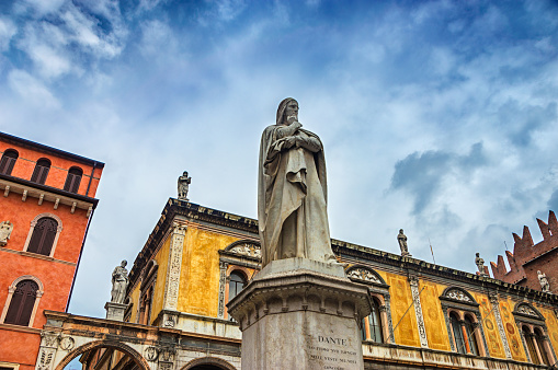 Piazza dei Signori, also known as Piazza Dante in Verona. There are various palaces around the square and a statue of Dante Alighieri. Verona, Italy.