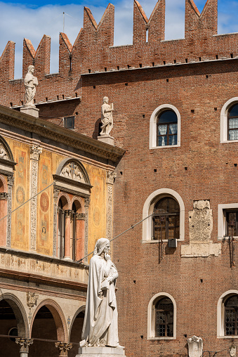 Piazza dei Signori in Verona with the statue of Dante Alighieri (1265-1321). UNESCO world heritage site, Veneto, Italy, Europe
