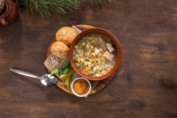 inlagd gurka soppa med fläsk och pärla korn och bröd bulle på träbord - pork pine bildbanksfoton och bilder