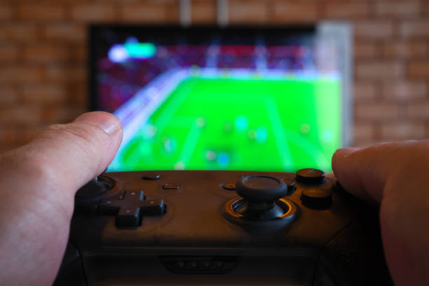 foto di giocare a un videogioco di calcio fifa giocato dalla cosuola del gioco nintendo switch. - joystick soccer foto e immagini stock