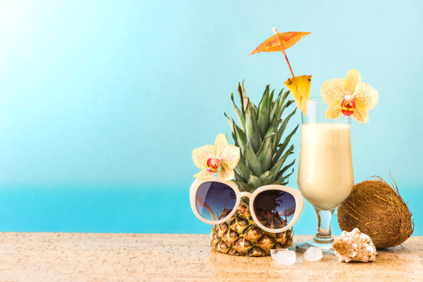 đồ uống cocktail pina colada - juices pineapple and coconut hình ảnh sẵn có, bức ảnh & hình ảnh trả phí bản quyền một lần