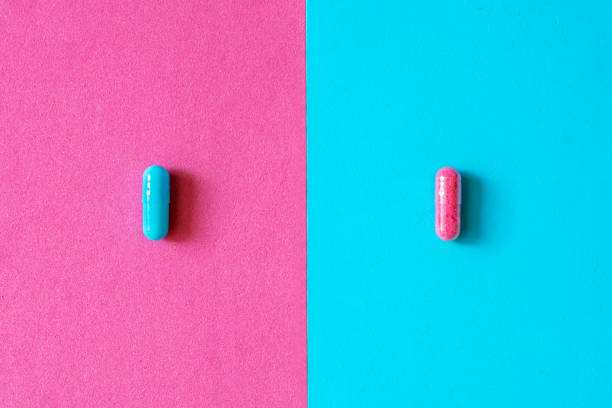 Pink and blue capsules, pills isolated on bicolor pink and blue colored background. Medication and prescription pills minimal coloured flat lay with copy space. Pharmaceutical industry minimal concept Pink and blue capsules, pills isolated on bicolor pink and blue colored background. Medication and prescription pills minimal coloured flat lay with copy space. Pharmaceutical industry minimal concept antihistamine stock pictures, royalty-free photos & images
