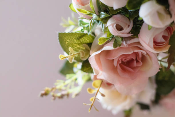 pink and white rose wreath - composição imagens e fotografias de stock