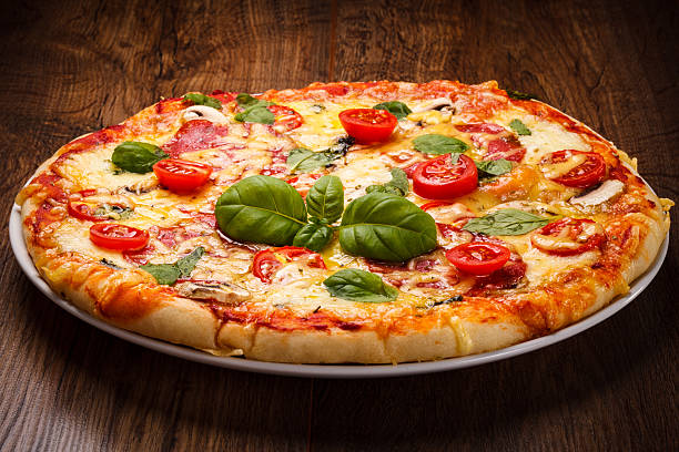 pizza - pizza table imagens e fotografias de stock