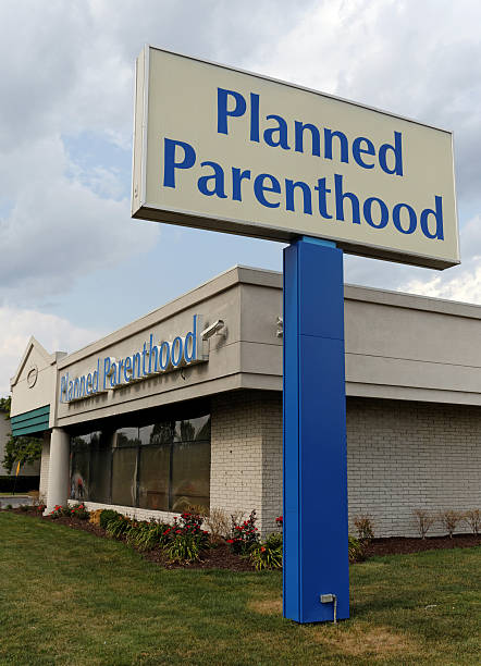 Planned Parenthood Clinic Warren, MI, USA - July 31, 2014: The Planned Parenthood Warren Health Center located in Warren, Michigan. Planned Parenthood is a non-profit organization providing reproductive health and maternal and child health services. abortion clinic stock pictures, royalty-free photos & images