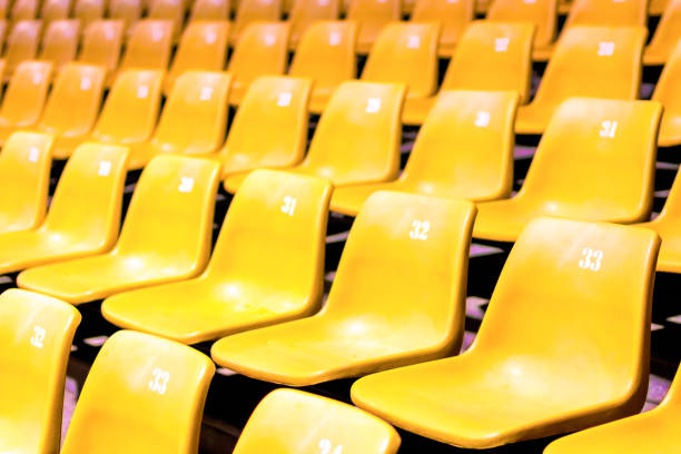kunststoff-stuhl mit allen telefonnummern in großen konferenzraum - stadium soccer seats stock-fotos und bilder